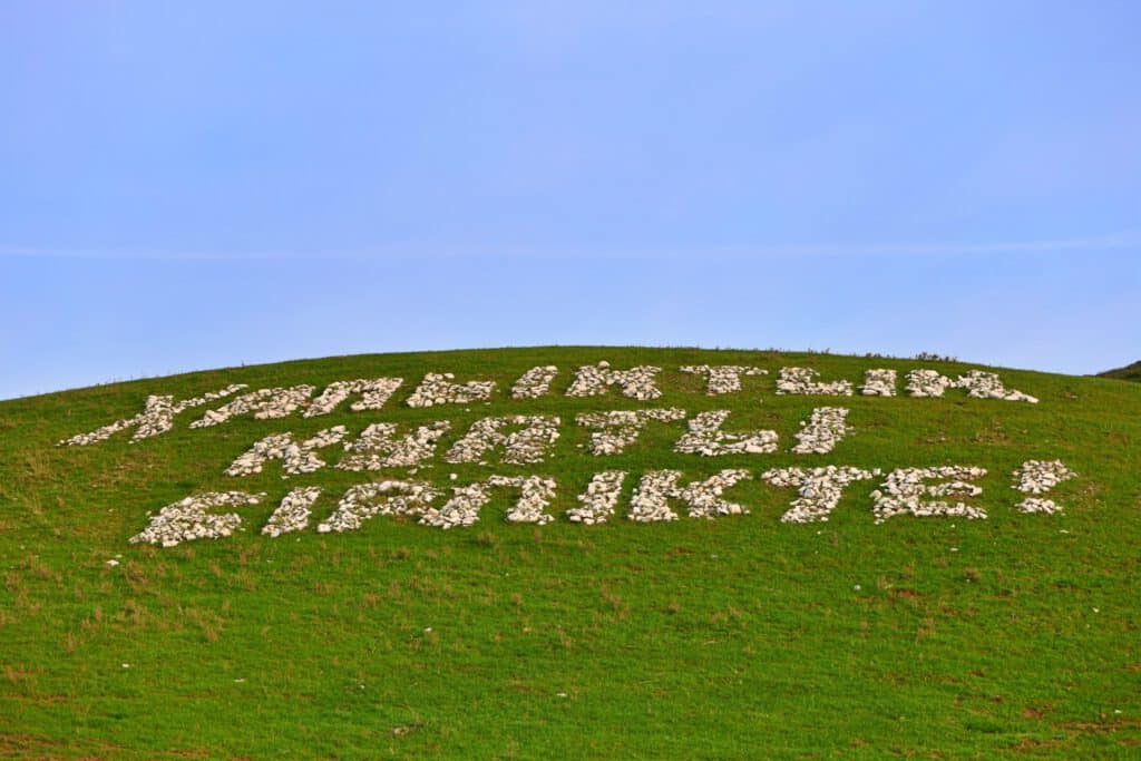 Info Shymkent - Green hill with the claim Power of the people is unity at Ordabasy near Shymkent