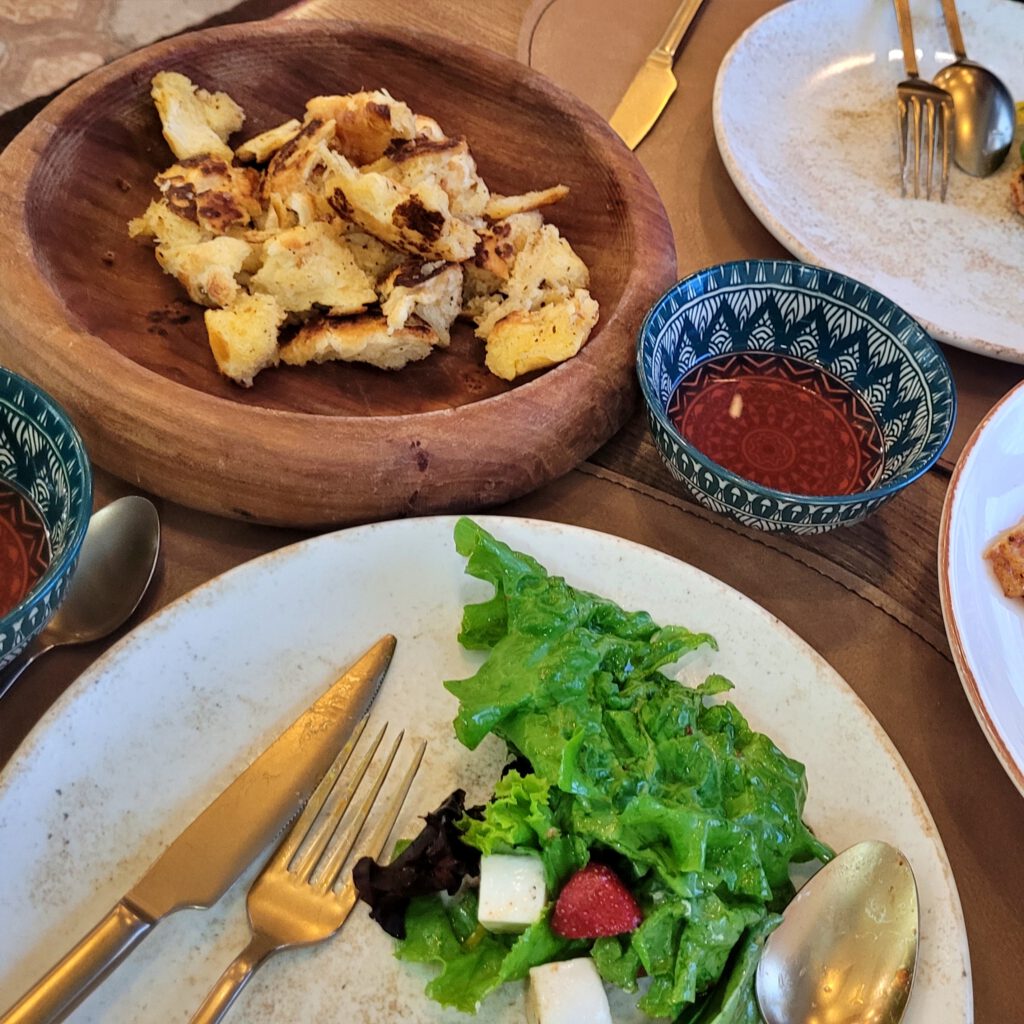 Info Shymkent - Table fill up with dishes in the Bozjyra Restaurant in Shymkent