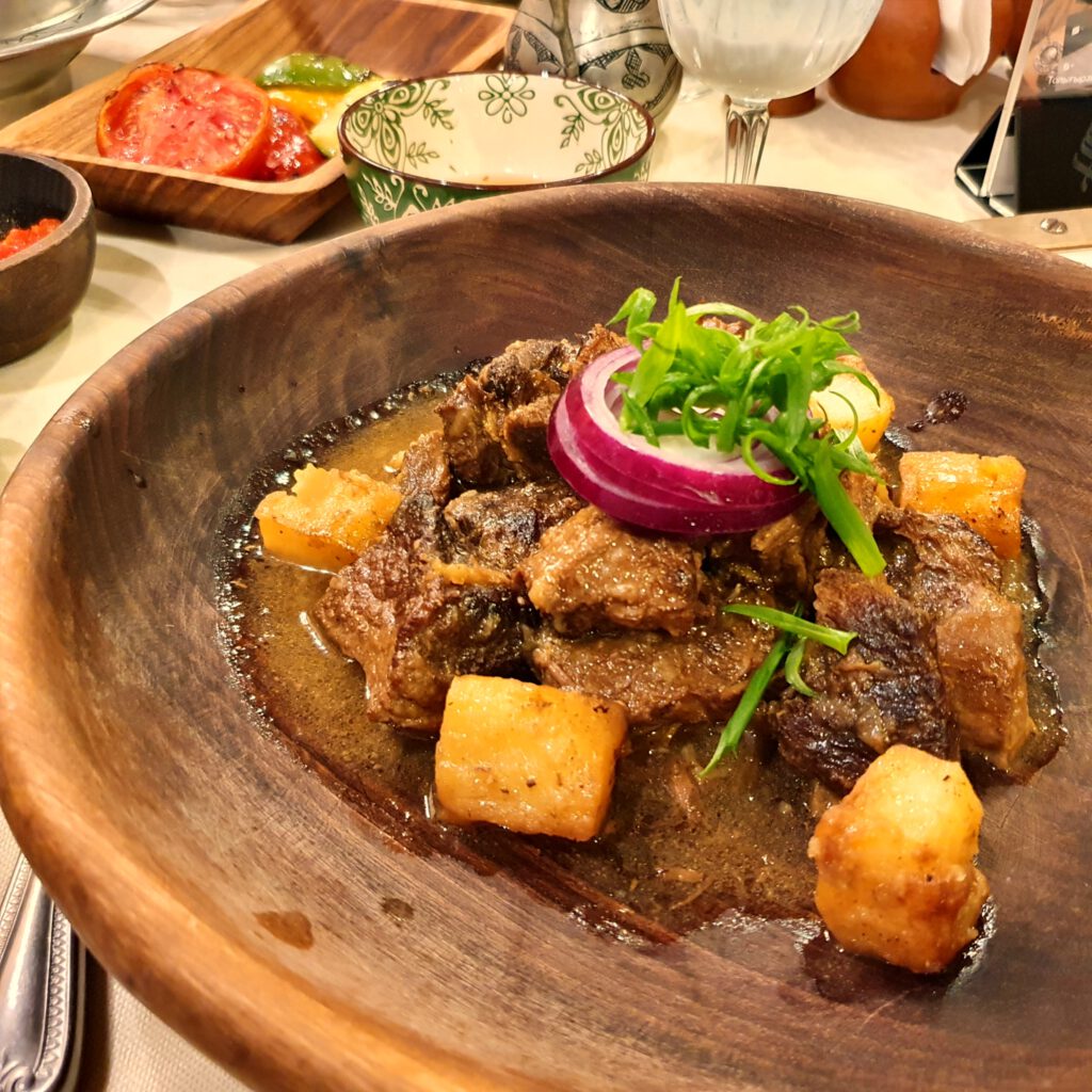 Info Shymkent - Kazakh traditional meal on wooden dish at the Sandyq Restaurant in Shymkent